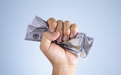 “Te pago la mitad hoy y la otra en cash”: por qué fraccionar no te salva (y cómo evitar sanciones)
