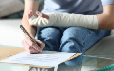 ¿Es compatible la baja laboral con el cese de actividad?